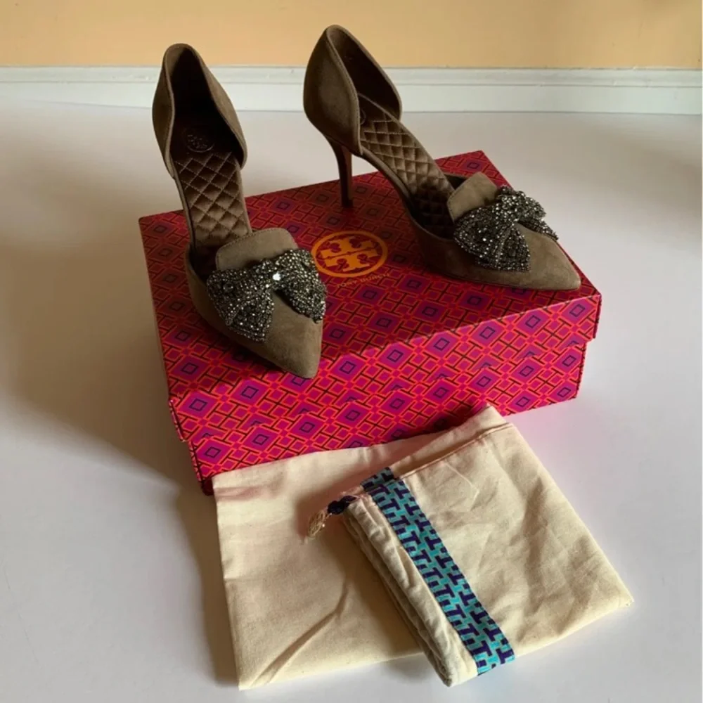 RARE Tory Burch Esme Tan D’Orsays pumps, black diamond